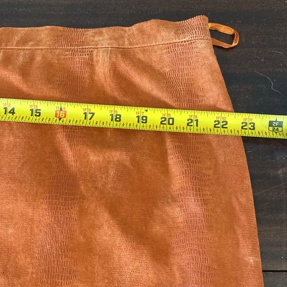 413A) Terry Lewis Sz 24 Suede Like Orange Skirt