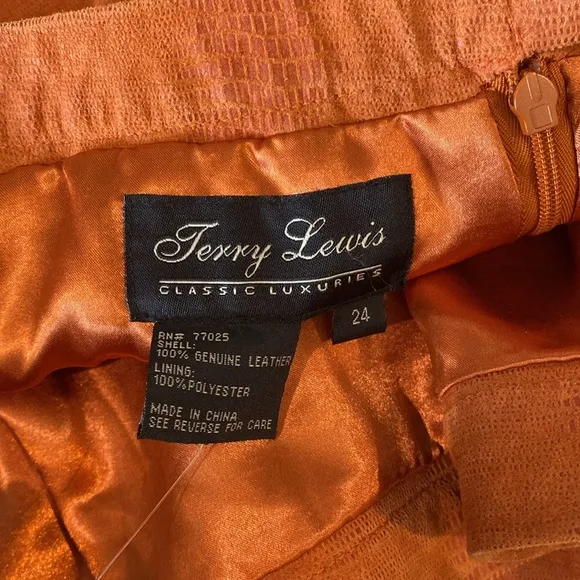 413A) Terry Lewis Sz 24 Suede Like Orange Skirt
