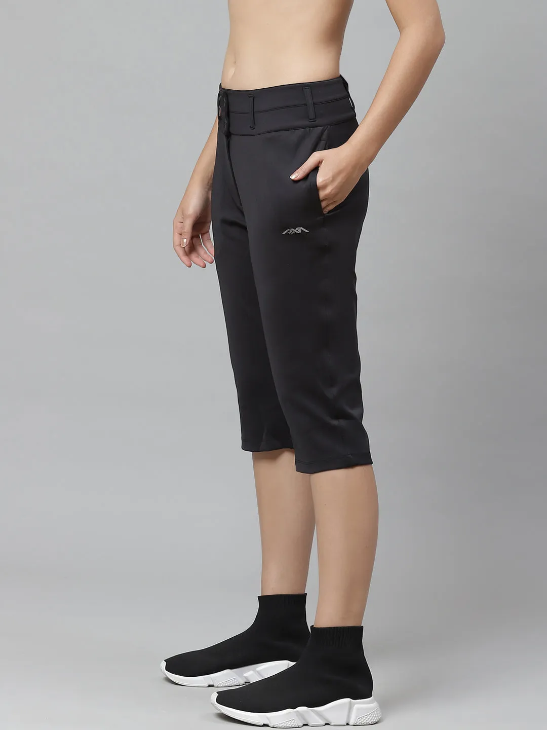 Alcis Nari Black Solid Slim Fit Drytech  Sports Capris