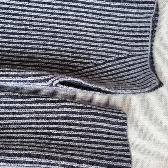 C by Bloomingdales wool and cashmere blend V-Neck Sweater. Size M
