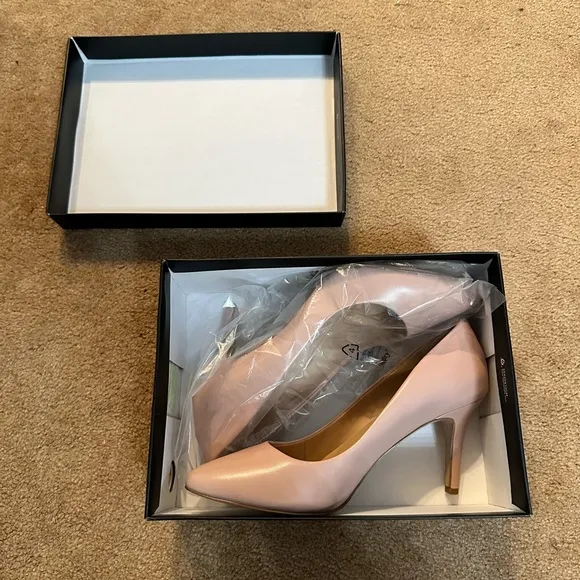INC women’s pink pumps heels Sz 10 New in box