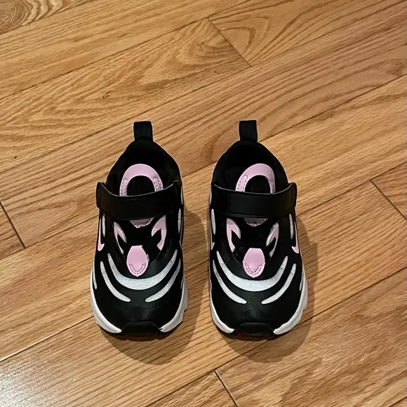 Nike Air Max Exosense &quot;White/Black/Dark Sulfur/Light Arctic Pink&quot; Toddler Shoe