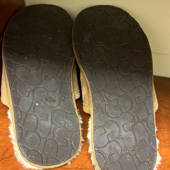 UGG, scuff style,  slip on slipper, size 10, brown
