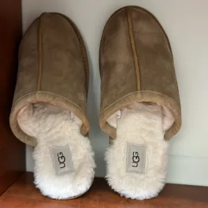 UGG, scuff style,  slip on slipper, size 10, brown