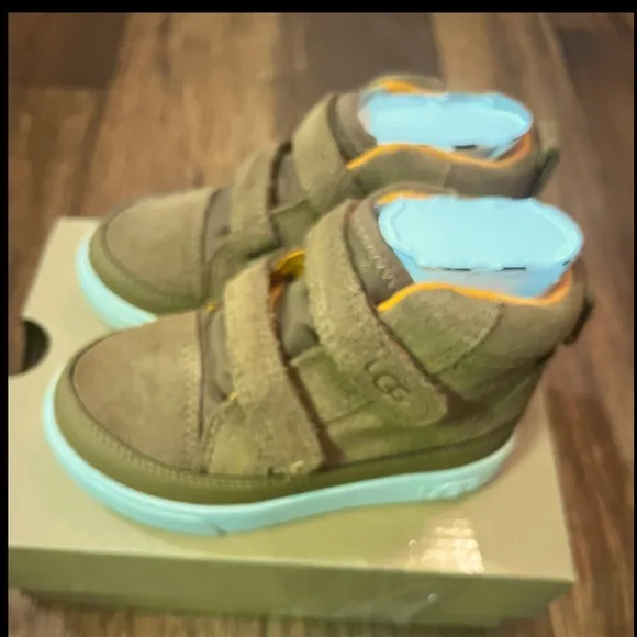 UGG Unisex Rennon II Weather Suede Waterproof Hook-&amp;-loop closure Hi-Top Sz 8
